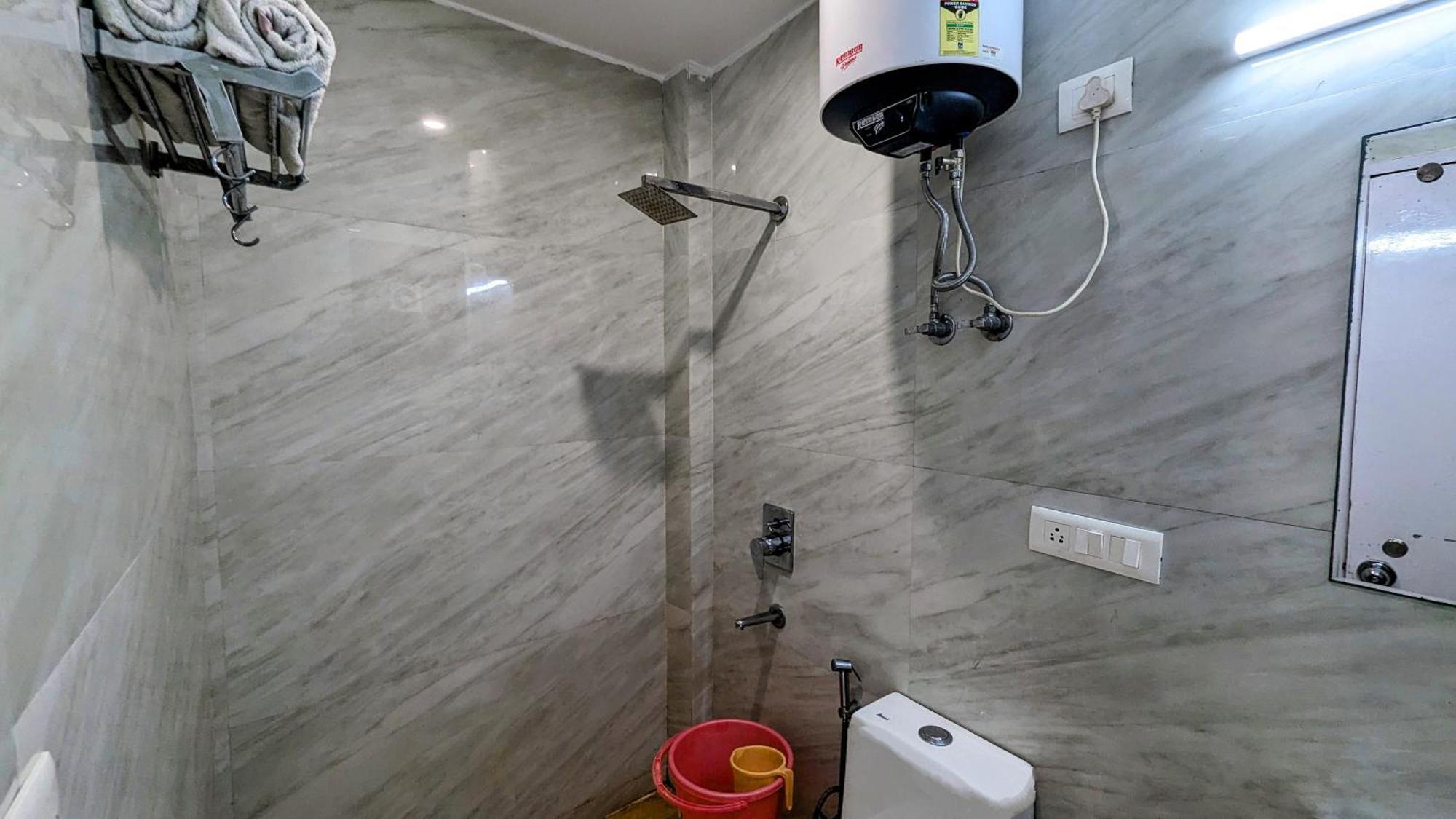 Hotel Moon Taj Near Yashobhoomi Convention Centre Delhi  Luaran gambar