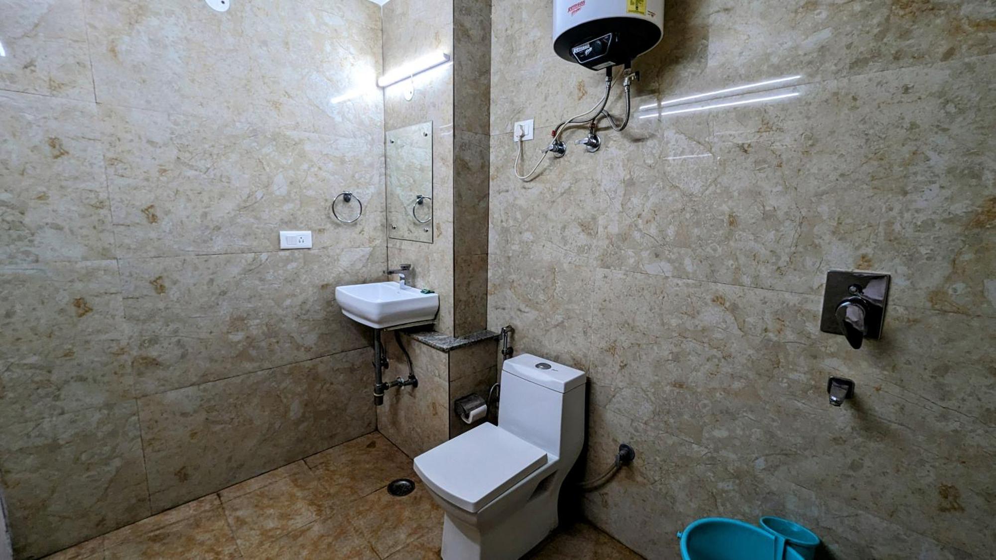 Hotel Moon Taj Near Yashobhoomi Convention Centre Delhi  Luaran gambar