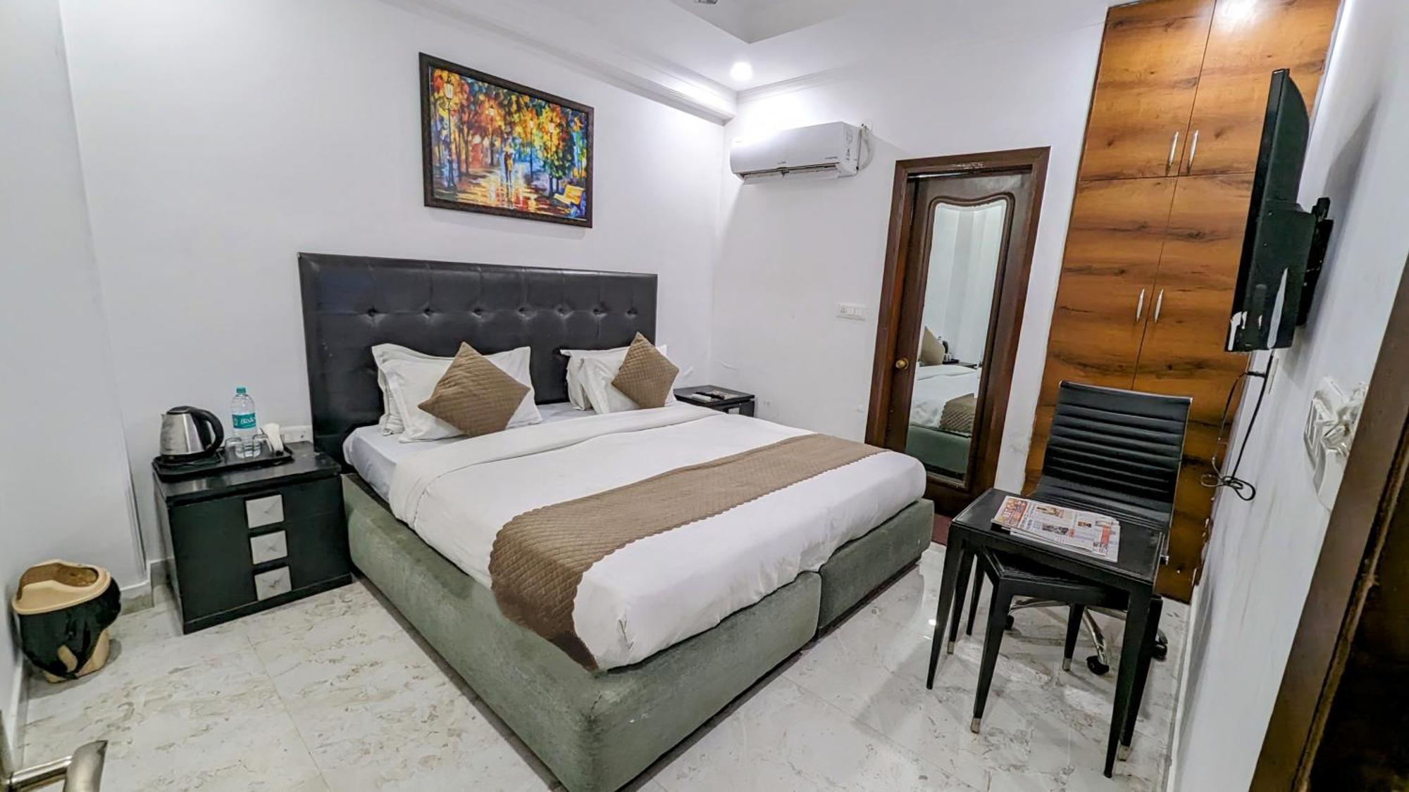 Hotel Moon Taj Near Yashobhoomi Convention Centre Delhi  Luaran gambar