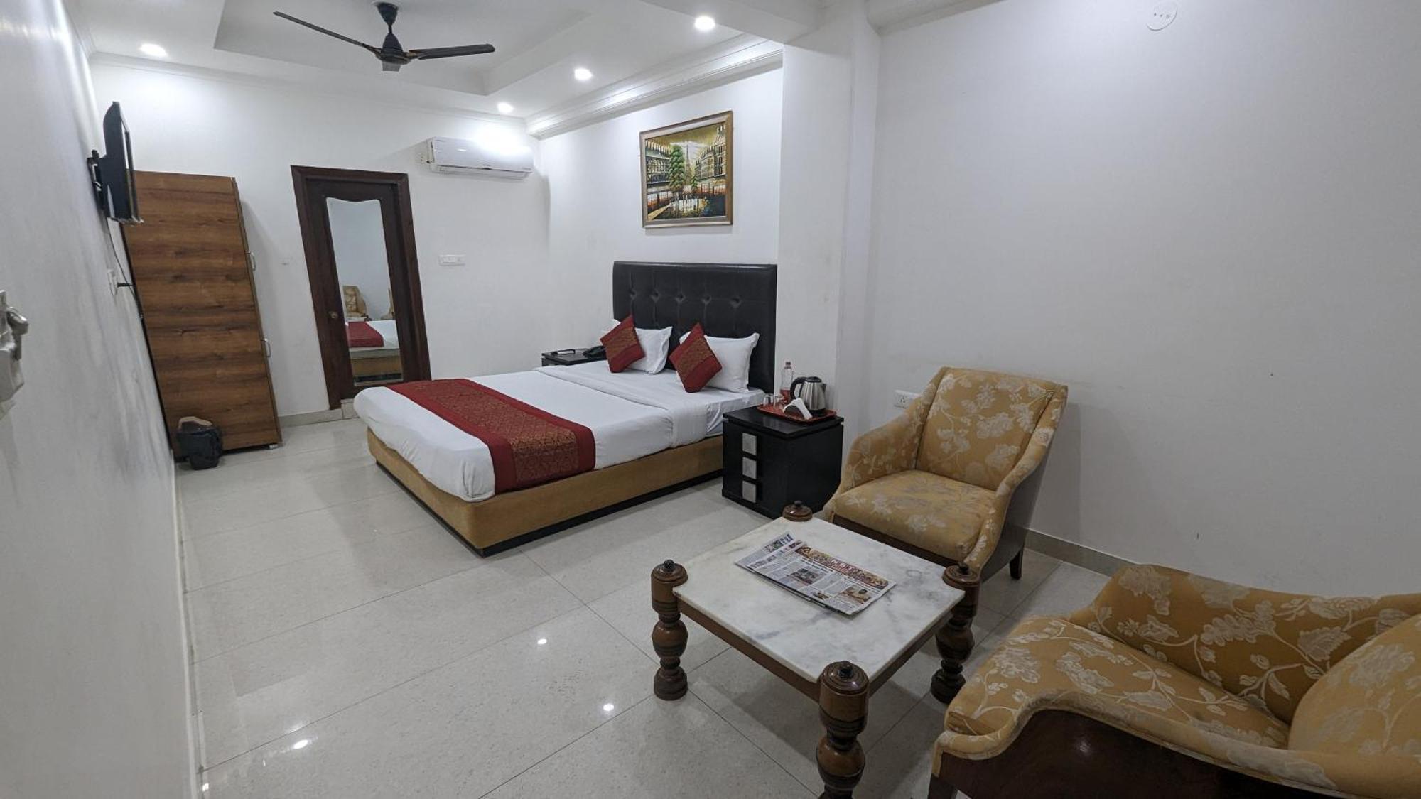 Hotel Moon Taj Near Yashobhoomi Convention Centre Delhi  Luaran gambar