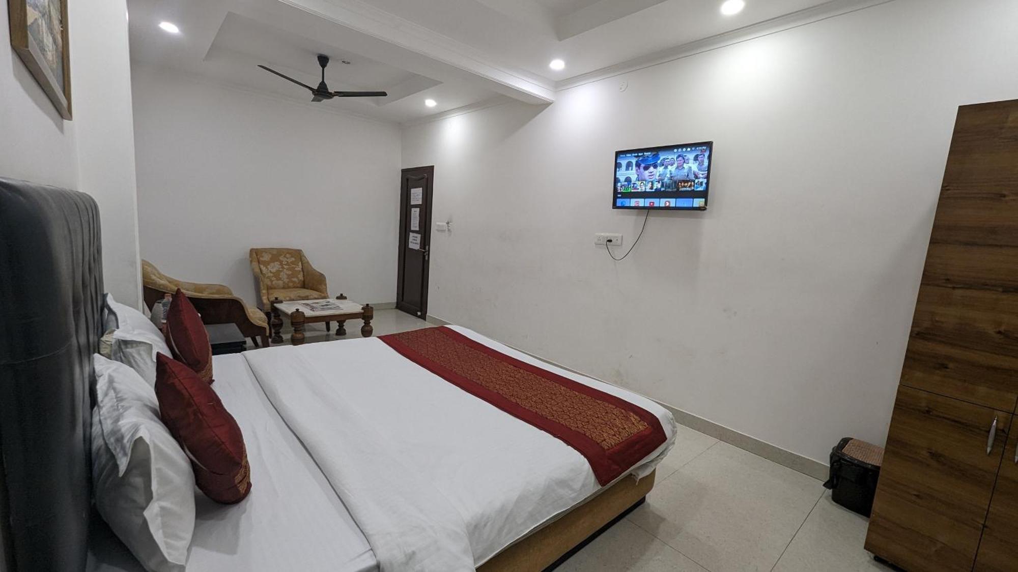 Hotel Moon Taj Near Yashobhoomi Convention Centre Delhi  Luaran gambar