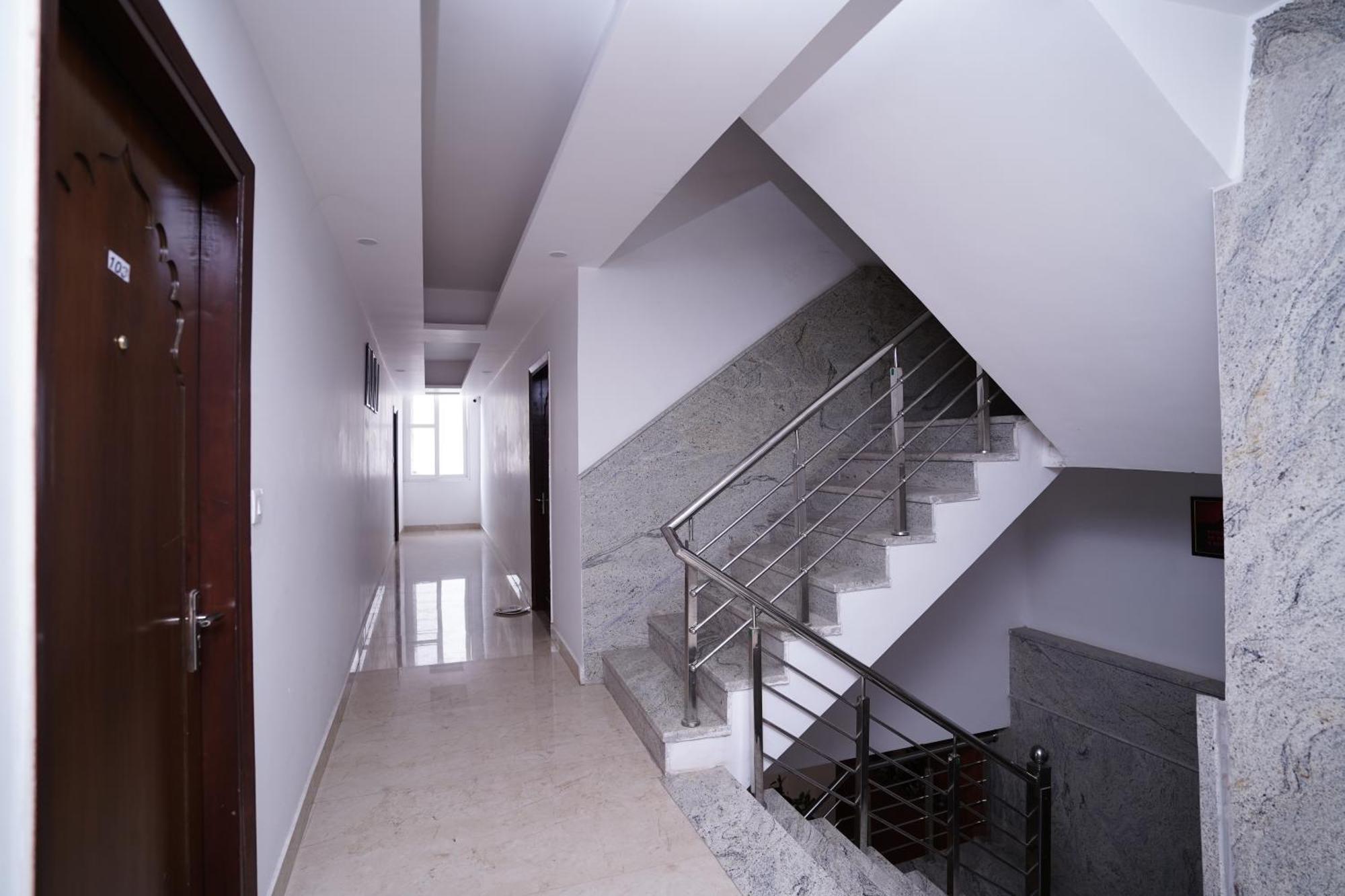 Hotel Moon Taj Near Yashobhoomi Convention Centre Delhi  Luaran gambar