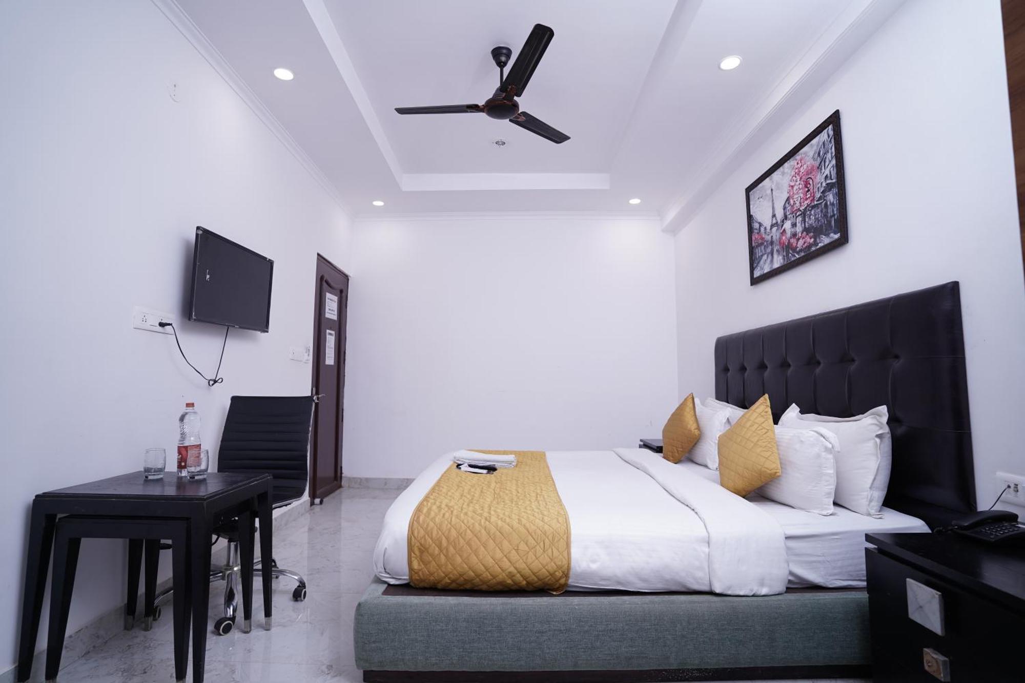 Hotel Moon Taj Near Yashobhoomi Convention Centre Delhi  Luaran gambar